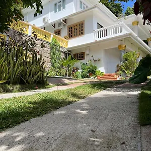 Apartment Cavern, Baie Sainte Anne